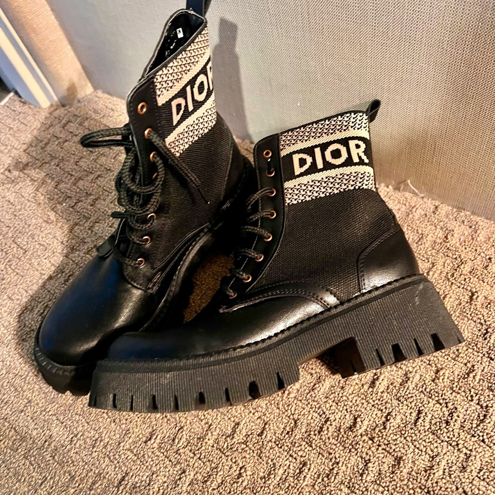 Booties with logo